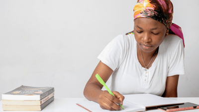 Au-delà du Stress Académique : Comprendre les Défis Uniques aux Étudiants en Afrique